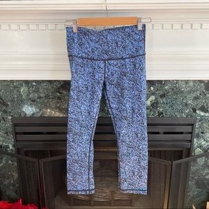 Kirkland Signature Blue Black Capris Small